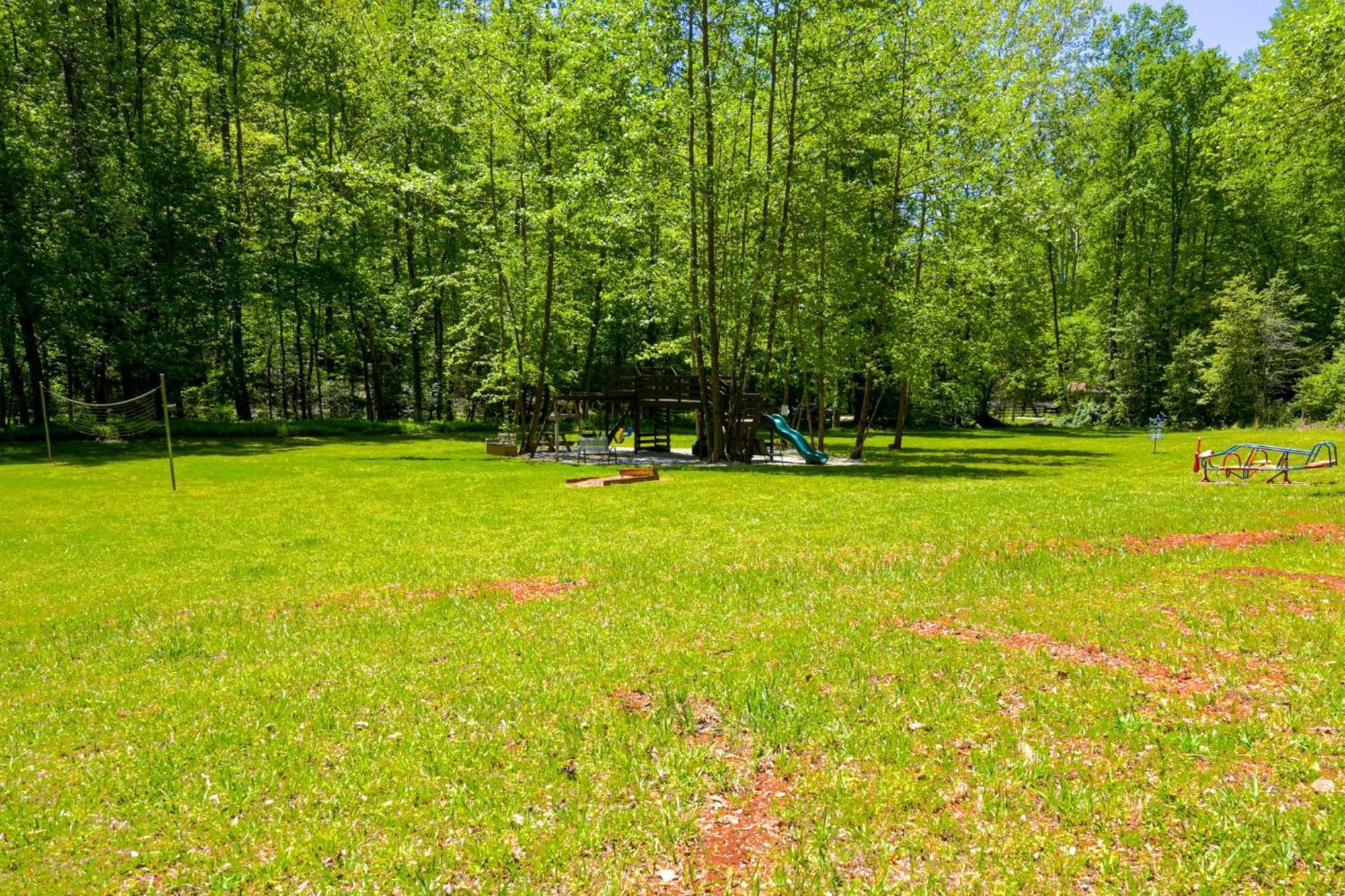 The Big Little Cabin - Hot Tub & Playground Dahlonega Ngoại thất bức ảnh