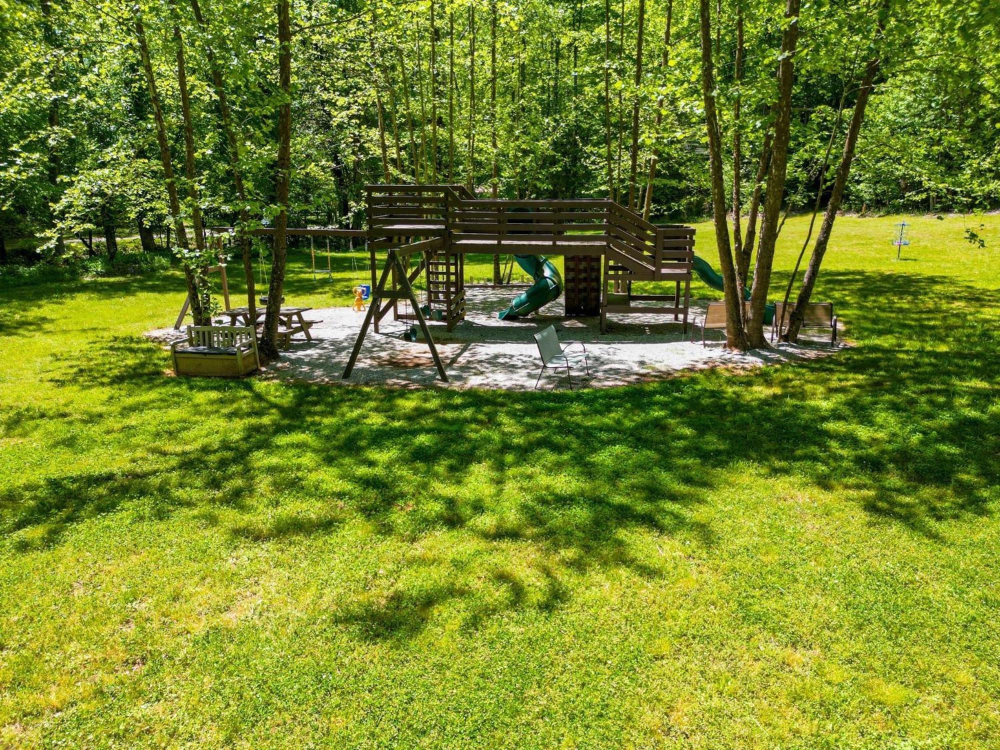 The Big Little Cabin - Hot Tub & Playground Dahlonega Ngoại thất bức ảnh