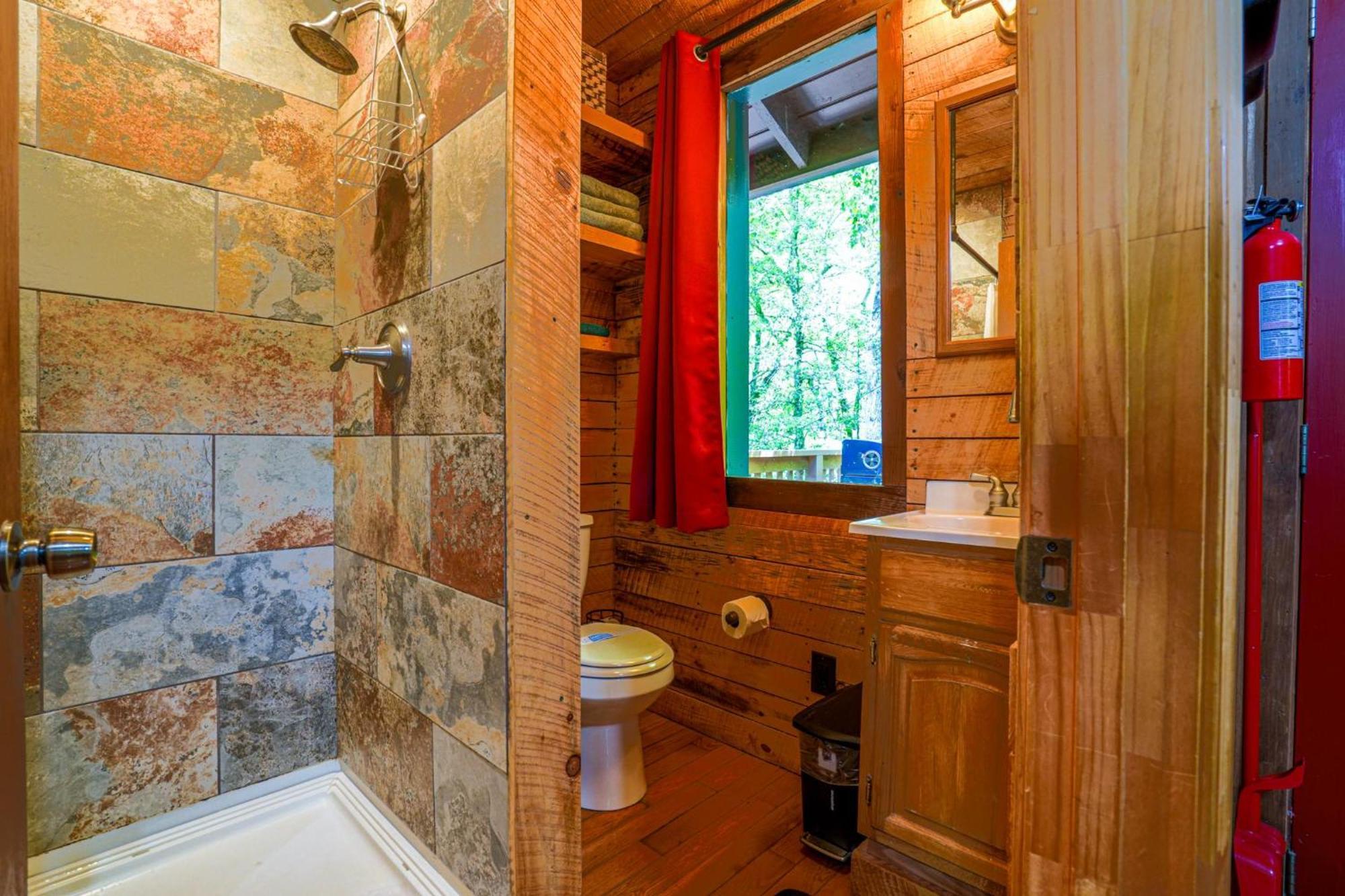 The Big Little Cabin - Hot Tub & Playground Dahlonega Ngoại thất bức ảnh