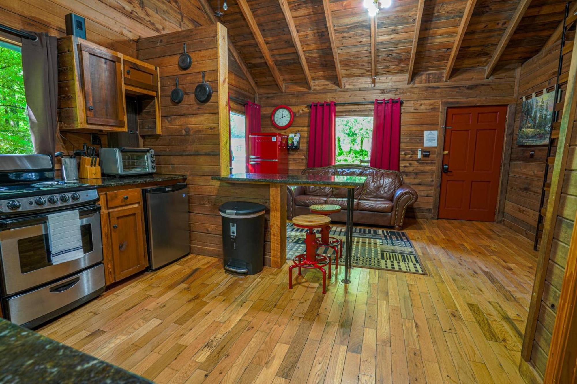 The Big Little Cabin - Hot Tub & Playground Dahlonega Ngoại thất bức ảnh