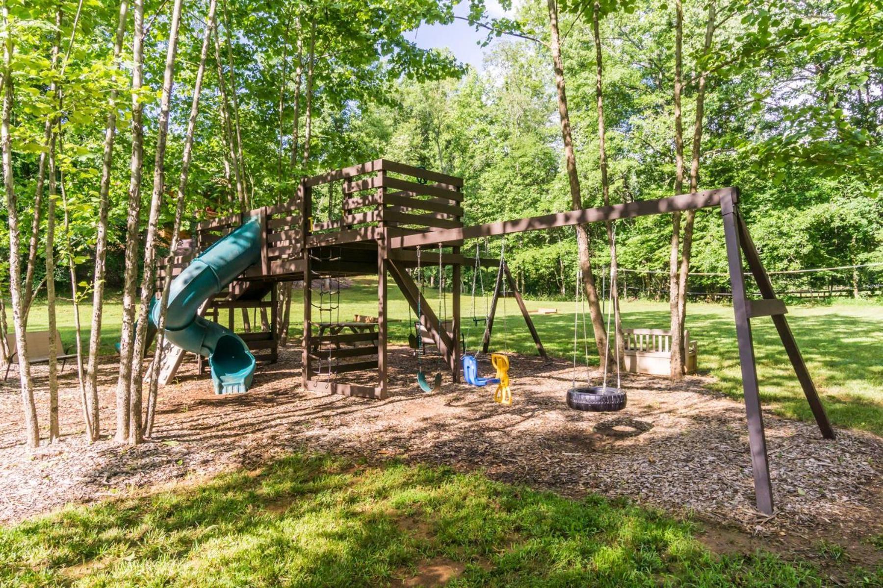 The Big Little Cabin - Hot Tub & Playground Dahlonega Ngoại thất bức ảnh