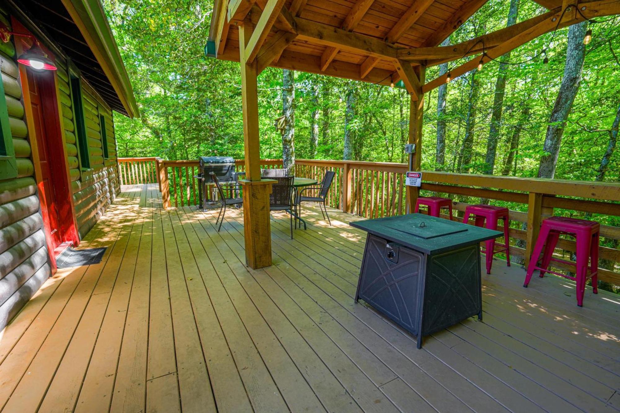 The Big Little Cabin - Hot Tub & Playground Dahlonega Ngoại thất bức ảnh
